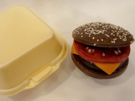 hamburger, mcdo, burger, cadeau, souvenir, provence, chocolat, creation, ete, jp paci, artisan, chocolatier, nice, cannes